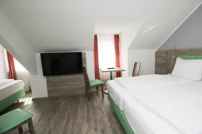 Ein Bett oder Betten in einem Zimmer der Unterkunft Hotel Pension Köberl