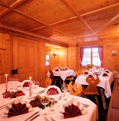 Ein Restaurant oder anderes Speiselokal in der Unterkunft Landgasthof Sonnenhof