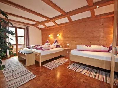 Ein Bett oder Betten in einem Zimmer der Unterkunft Hacher Josef - Bergpanorama Ferienwohnungen | Chiemgau Karte