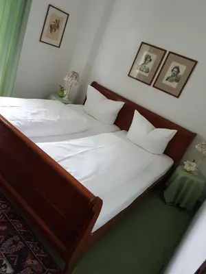 Ein Bett oder Betten in einem Zimmer der Unterkunft Hotel Kolbergarten