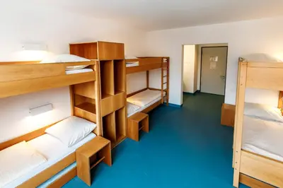 Ein Bett oder Betten in einem Zimmer der Unterkunft Jugendherberge Possenhofen