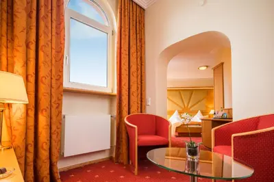 Ein Sitzbereich in der Unterkunft Hotel Asemann Planegg
