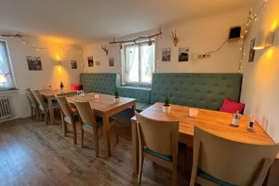 Ein Sitzbereich in der Unterkunft Wellnesshotel Waldruh