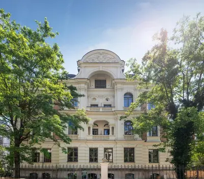 Das Gebäude in dem sich das Hotel befindet