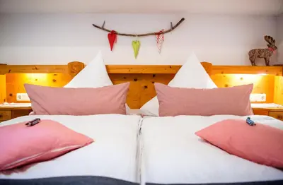 Ein Bett oder Betten in einem Zimmer der Unterkunft Ferienwohnung Bergfrieden