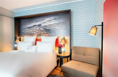 Ein Bett oder Betten in einem Zimmer der Unterkunft NYX Hotel Munich by Leonardo Hotels