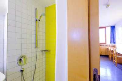 Ein Badezimmer in der Unterkunft Internationales Jugendgästehaus Dachau