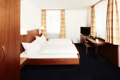 Ein Bett oder Betten in einem Zimmer der Unterkunft Hotel Burgmeier