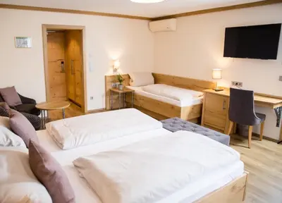 Ein Bett oder Betten in einem Zimmer der Unterkunft Gasthaus-Hotel Faltermaier