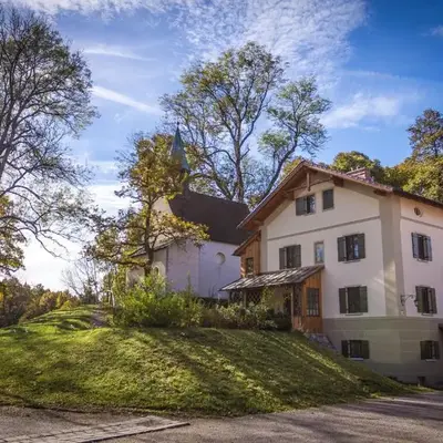 Wald Apartments bei Schlossgaststätte Hohenberg - Seeshaupt