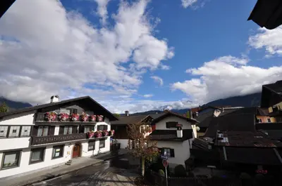 Ein allgemeiner Bergblick oder ein Berglick von der Ferienwohnung aus