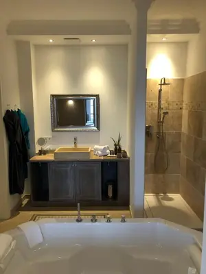 Ein Badezimmer in der Unterkunft The Starnbergsee Hideaway