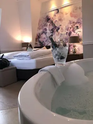 Ein Bett oder Betten in einem Zimmer der Unterkunft The Starnbergsee Hideaway