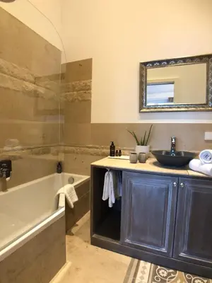 Ein Badezimmer in der Unterkunft The Starnbergsee Hideaway