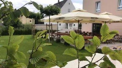 Ein Garten an der Unterkunft Hotel Haunstetter Hof Augsburg