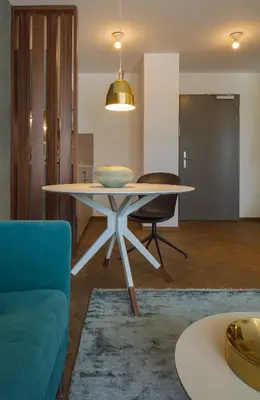Ein Sitzbereich in der Unterkunft DD Suites Serviced Apartments