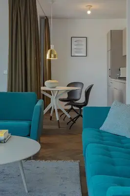 Ein Sitzbereich in der Unterkunft DD Suites Serviced Apartments