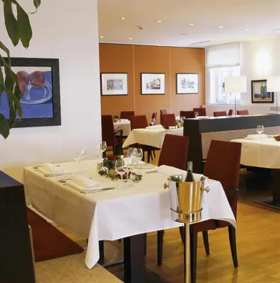 Ein Restaurant oder anderes Speiselokal in der Unterkunft Seeresidenz Alte Post