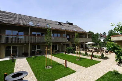 Ein Garten an der Unterkunft Bernhardhof Andechs