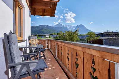 Ein allgemeiner Bergblick oder ein Berglick von der Ferienwohnung aus