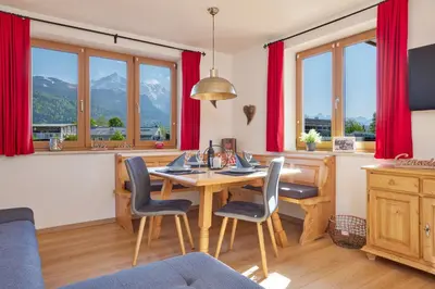 Ein allgemeiner Bergblick oder ein Berglick von der Ferienwohnung aus