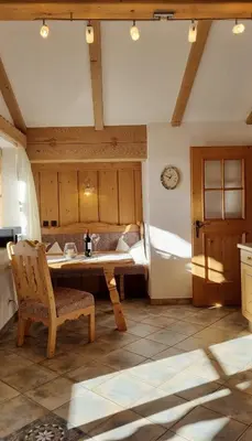 Ein Sitzbereich in der Unterkunft Ferienhaus Alpenzauber