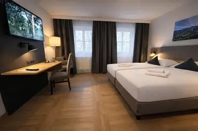 Ein Bett oder Betten in einem Zimmer der Unterkunft A8 Hotel im Darchinger Hof Bed & Breakfast - Zwischen Holzkirchen und Weyarn - Zwischen München Salzburg und Innsbruck - Kurz vor dem Irschenberg
