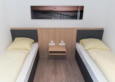 Ein Bett oder Betten in einem Zimmer der Unterkunft Hotel Staffelseestraße