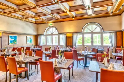 Ein Restaurant oder anderes Speiselokal in der Unterkunft Hotel Sonnengarten