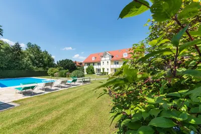 Der Swimmingpool an oder in der Nähe von Hotel Beim Schrey