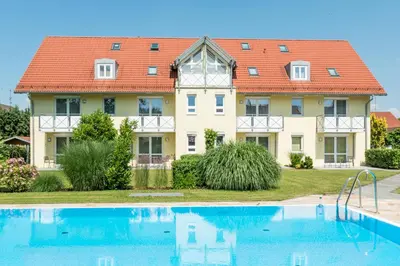 Der Swimmingpool an oder in der Nähe von Hotel Beim Schrey