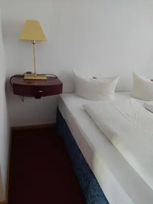 Ein Bett oder Betten in einem Zimmer der Unterkunft Der Heurige im Gasthaus zum Löwen