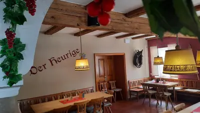 Ein Restaurant oder anderes Speiselokal in der Unterkunft Der Heurige im Gasthaus zum Löwen
