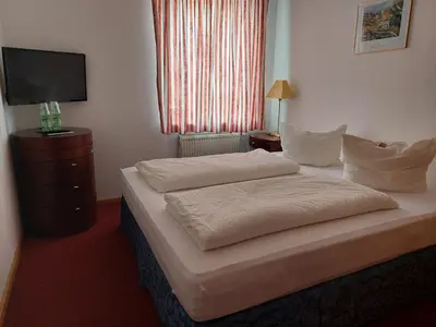 Ein Bett oder Betten in einem Zimmer der Unterkunft Der Heurige im Gasthaus zum Löwen