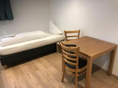 Ein Bett oder Betten in einem Zimmer der Unterkunft ZimmERding managed by Hotel Apfelbaum