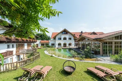 Ein Garten an der Unterkunft Posthotel Hofherr