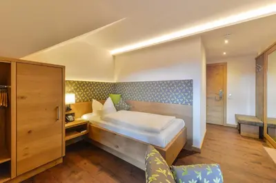 Ein Bett oder Betten in einem Zimmer der Unterkunft Posthotel Hofherr