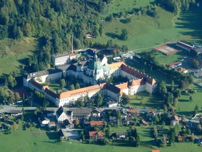 Blick auf Gästehaus Alpina aus der Vogelperspektive