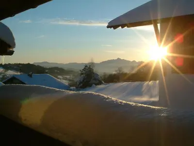 Ein allgemeiner Bergblick oder ein Berglick von der Pension aus