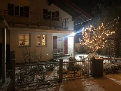 Das Gebäude in dem sich die Ferienwohnung befindet