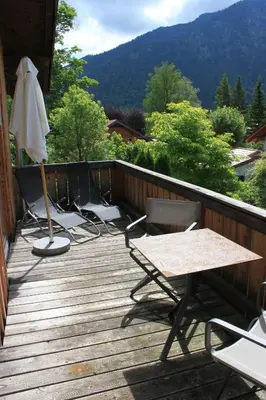 Ein allgemeiner Bergblick oder ein Berglick von der Ferienwohnung aus
