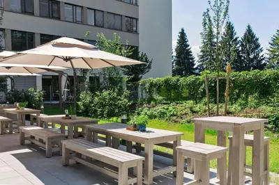 Ein Garten an der Unterkunft Courtyard by Marriott Oberpfaffenhofen Munich South