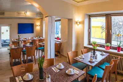 Ein Sitzbereich in der Unterkunft Ahorn Hotel