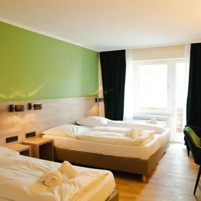 Ein Bett oder Betten in einem Zimmer der Unterkunft Ahorn Hotel