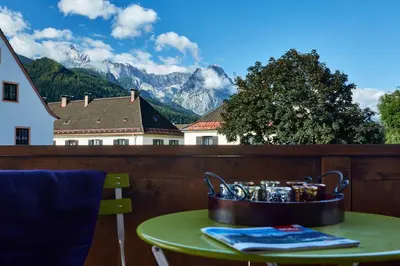 Ein allgemeiner Bergblick oder ein Berglick von der Ferienwohnung aus
