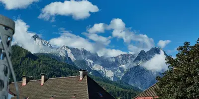 Ein allgemeiner Bergblick oder ein Berglick von der Ferienwohnung aus