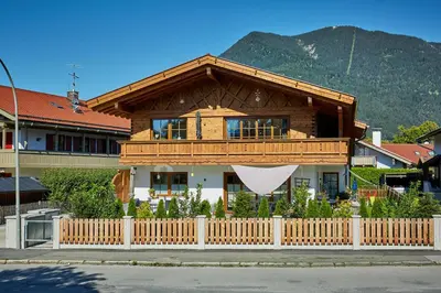Ein allgemeiner Bergblick oder ein Berglick von der Ferienwohnung aus