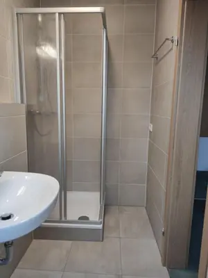 Ein Badezimmer in der Unterkunft Pension Dorfstraße 6