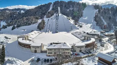Olympiahaus im Winter