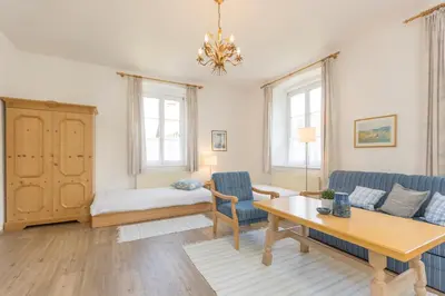 Ein Sitzbereich in der Unterkunft Villa Waldfrieden - Ferienwohnungen und -Haus